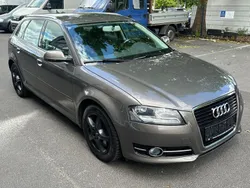 Grau Gebraucht 2012 Audi A3 Sportback Attraction Limousine | 8.900 € (Fairer Preis)