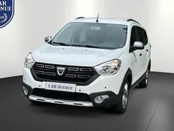 Weiß Gebraucht 2022 Dacia Lodgy Stepway Van / Kleinbus | 16.880 € (Fairer Preis)