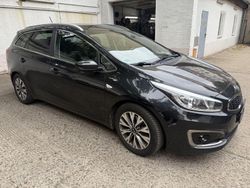 Schwarz (metallic) Gebraucht 2016 Kia Ceed Platinum Kombi | 8.390 € (Superpreis)