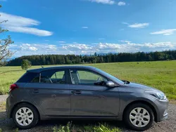 Grau Gebraucht 2017 Hyundai i20 Limousine | 6.000 € (Fairer Preis)