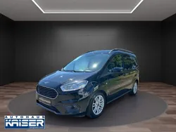 Schwarz Gebraucht 2021 Ford Tourneo Courier Titanium Van / Kleinbus | 16.890 € (Fairer Preis)