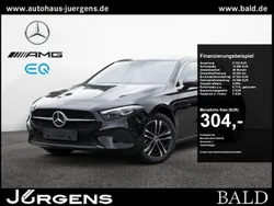Schwarz kosmosschwarz metallic Gebraucht 2024 Mercedes A250 Progressive Limousine | 33.840 € (Fairer Preis)