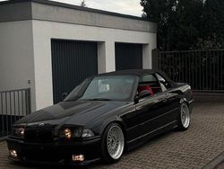 Schwarz Gebraucht 1993 BMW 325 Cabriolet M Sport Cabrio | 12.999 €