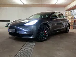 Grau Gebraucht 2021 Tesla Model 3 Performance Limousine | 29.500 € (Fairer Preis)