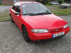 Rot Gebraucht 1994 Ford Mondeo Limousine | 380 €