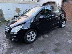 Schwarz Gebraucht 2011 Mercedes 180 Limousine | 2.990 €