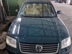 Grün Gebraucht 2003 VW Passat Limousine | 600 € (Superpreis)