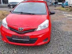 Rot Gebraucht 2012 Toyota Yaris Kleinwagen | 4.000 € (Fairer Preis)