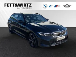Saphirschwarz metallic Gebraucht 2024 BMW 330 M Sport Kombi | 39.800 € (Superpreis)