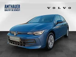 Blau Gebraucht 2024 VW Golf VIII Life Limousine | 22.230 € (Guter Preis)