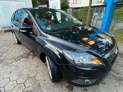 Schwarz Gebraucht 2009 Ford Focus Kombi | 2.350 €