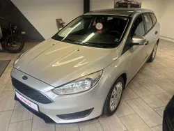 Silber Gebraucht 2015 Ford Focus Ambiente Kombi | 5.500 € (Guter Preis)