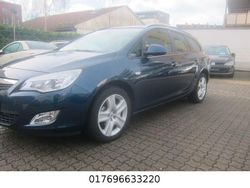 Blau Gebraucht 2011 Opel Astra Design Edition Kombi | 5.999 € (Etwas zu teuer)