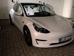 Weiß Gebraucht 2021 Tesla Model 3 Standard Range Plus Limousine | 22.999 € (Guter Preis)