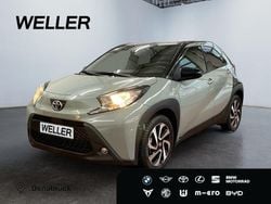 Urban khaki, dach mysticschwarz mica (gruen) Gebraucht 2025 Toyota Aygo Team Kleinwagen | 15.450 € (Guter Preis)