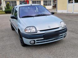 Silber Gebraucht 1999 Renault Clio II Kleinwagen | 600 € (Superpreis)