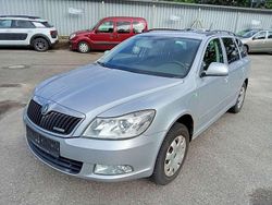Brilliantsilber metallic Gebraucht 2012 Skoda Octavia GreenLine Kombi | 3.000 €