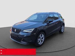 Grau Gebraucht 2023 Seat Arona FR SUV | 20.860 € (Etwas zu teuer)
