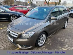 Grau Gebraucht 2014 Mercedes B220 Sport Van / Kleinbus | 12.990 € (Fairer Preis)