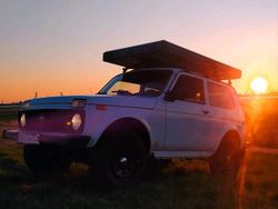 Weiß Gebraucht 2011 Lada niva SUV | 7.299 € (Teuer)