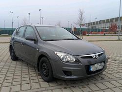 Grau Gebraucht 2009 Hyundai i30 Limousine | 3.100 €