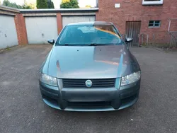 Grau Gebraucht 2005 Fiat Stilo Kleinwagen | 600 €