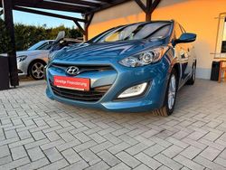 Aqua blue / met Gebraucht 2012 Hyundai i30 Trend Kombi | 7.999 € (Teuer)