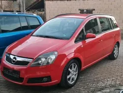 Rot Gebraucht 2006 Opel Zafira Van / Kleinbus | 3.000 € (Fairer Preis)