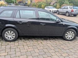 Schwarz Gebraucht 2010 Opel Astra Kombi | 5.200 €