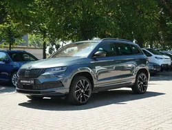 Quarzgrau metallic Gebraucht 2021 Skoda Karoq SportLine SUV | 25.889 € (Guter Preis)