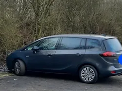 Grau Gebraucht 2016 Opel Zafira Tourer Van / Kleinbus | 13.000 € (Etwas zu teuer)