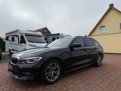 Schwarz Gebraucht 2020 BMW 330e Sport Line Limousine | 25.980 € (Fairer Preis)