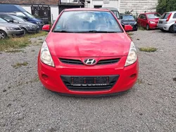 Rot Gebraucht 2012 Hyundai i20 Classic Limousine | 3.600 € (Fairer Preis)