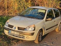 Grau Gebraucht 2003 Renault Clio II Kleinwagen | 1.500 € (Guter Preis)