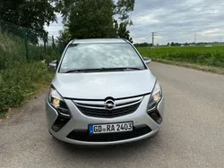 Silber Gebraucht 2015 Opel Zafira Tourer Edition Van / Kleinbus | 9.000 € (Fairer Preis)