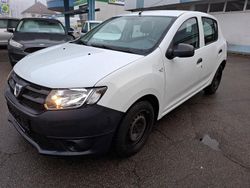 Weiß Gebraucht 2015 Dacia Sandero Essentiel Kleinwagen | 4.480 € (Fairer Preis)