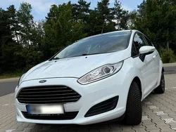Weiß Gebraucht 2015 Ford Fiesta Kleinwagen | 7.000 €