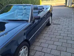 Blau Gebraucht 1992 Mercedes E300 Cabrio | 20.999 €