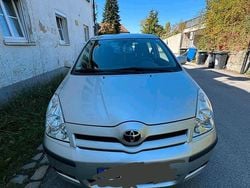 Silber Gebraucht 2005 Toyota Corolla Verso Van / Kleinbus | 4.599 € (Fairer Preis)