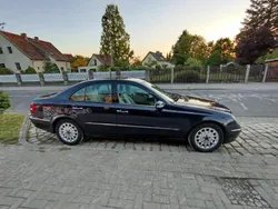 Blau Gebraucht 2004 Mercedes E240 Classic Limousine | 6.000 € (Teuer)