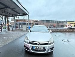 Grau Gebraucht 2006 Opel Astra Kombi | 3.000 € (Etwas zu teuer)