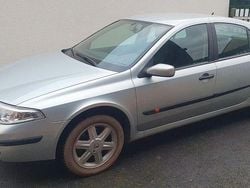 Silber Gebraucht 2002 Renault Laguna II Authentique Limousine | 1.000 € (Guter Preis)