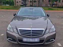 Braun Gebraucht 2009 Mercedes E250 Limousine | 8.850 € (Etwas zu teuer)