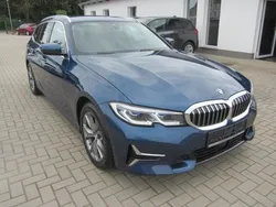 Blau Gebraucht 2021 BMW 320 Luxury Line Kombi | 30.990 € (Fairer Preis)