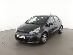 Grau Gebraucht 2016 Kia Rio Limousine | 8.640 € (Etwas zu teuer)