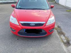 Rot Gebraucht 2011 Ford Focus Kombi | 2.550 € (Fairer Preis)