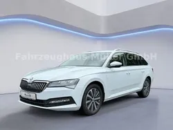 Moonweiss metallic Gebraucht 2022 Skoda Superb Ambition Kombi | 27.550 € (Guter Preis)