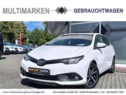 Weiss Gebraucht 2018 Toyota Auris Team Limousine | 11.990 € (Guter Preis)