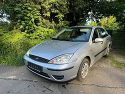 Silbermet Gebraucht 2002 Ford Focus Ghia Limousine | 2.500 € (Fairer Preis)