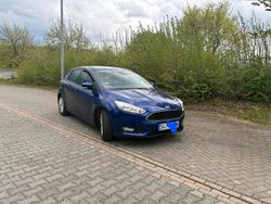 Blau Gebraucht 2015 Ford Focus Limousine | 8.490 € (Guter Preis)